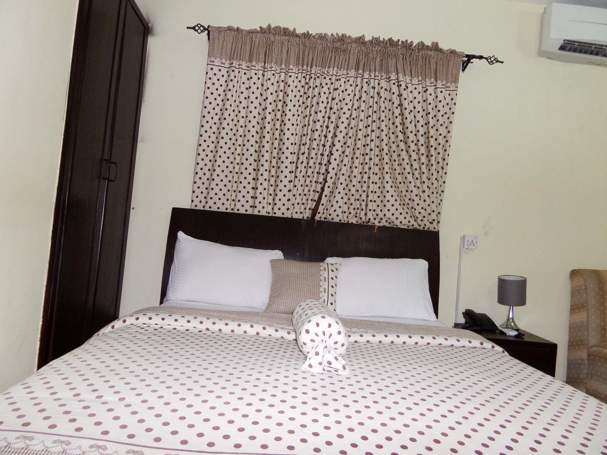 เพียเรจ รีทรีต แอนด์ รีสอร์ต Hotel Aliayabiagba ภายนอก รูปภาพ