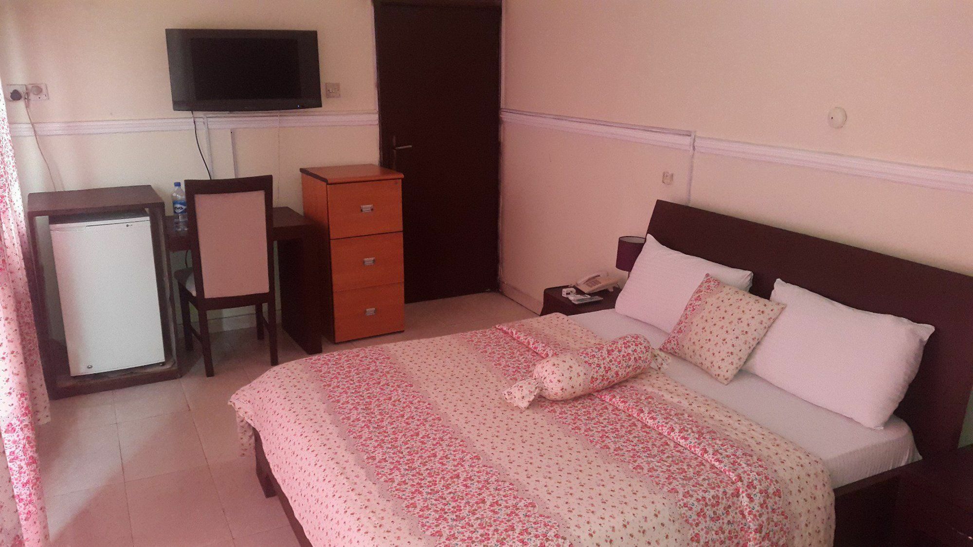 เพียเรจ รีทรีต แอนด์ รีสอร์ต Hotel Aliayabiagba ภายนอก รูปภาพ